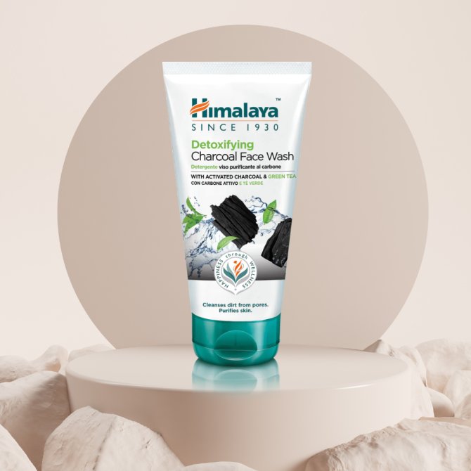 Detoxifying Face Wash with Activated Charcoal & Green Tea, Himalaya, 150 ml