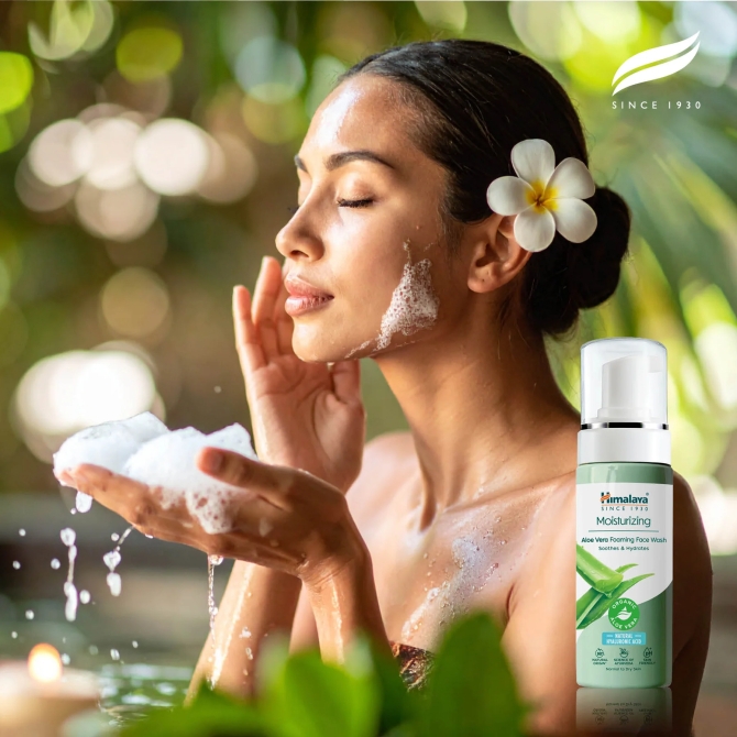 Moisturizing Aloe Vera Foaming Face Wash, Himalaya Wellness, 150 ml