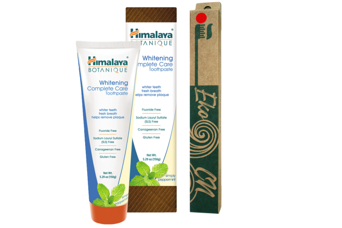 PROMO: Bamboo toothbrush for Adults + Whitening Complete Care Simply Peppermint